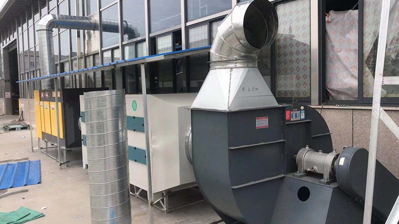 不锈钢焊接烟尘滤筒除尘器：材质选择与性能解析